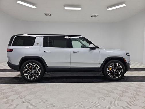 2023 Rivian R1S Adventure