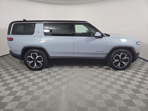 2024 Rivian R1S Adventure Package