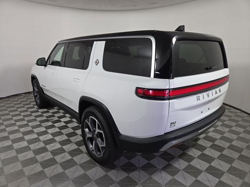 2024 Rivian R1S Adventure Package