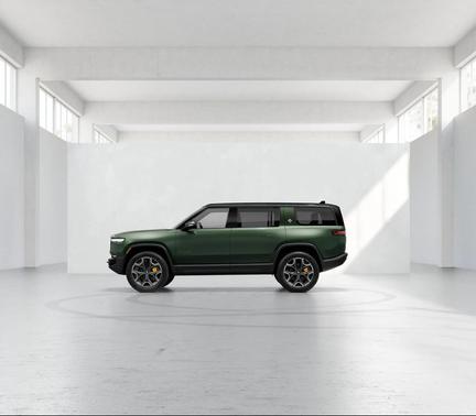 Forest Green paint 2026 Rivian R1S Tri Motor Max Pack