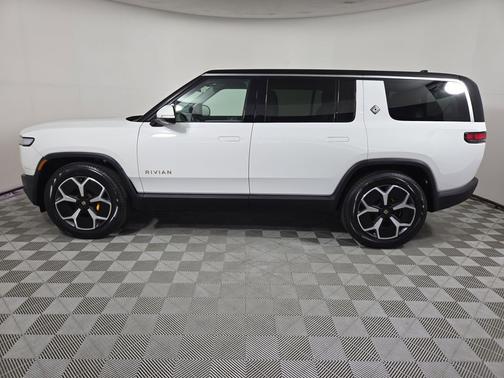 2023 Rivian R1S Adventure