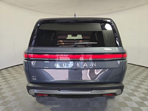 2024 Rivian R1S Adventure Package