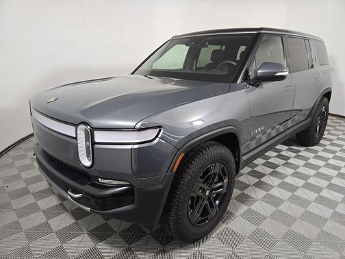 2024 Rivian R1S Adventure Package
