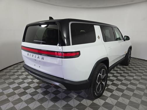 2023 Rivian R1S Adventure