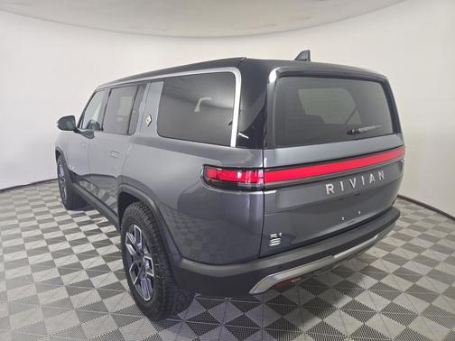 2024 Rivian R1S Adventure Package
