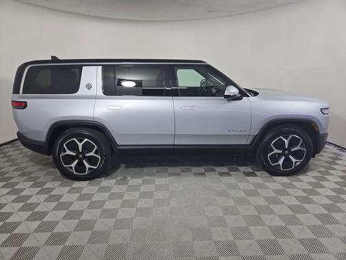 2024 Rivian R1S Adventure Package