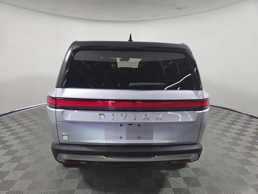 2024 Rivian R1S Adventure Package