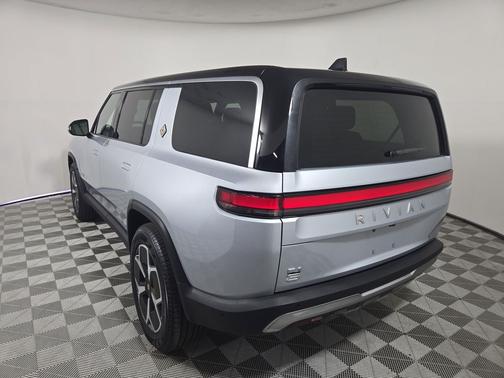 2024 Rivian R1S Adventure Package