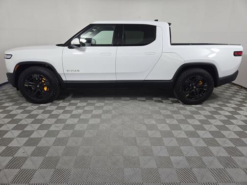 Glacier White 2024 Rivian R1T Launch Edition Quad Motor Large Pack