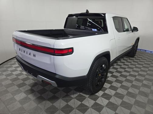 Glacier White 2024 Rivian R1T Launch Edition Quad Motor Large Pack