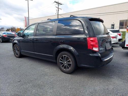 Photo 3 of 5 of 2019 Dodge Grand Caravan GT