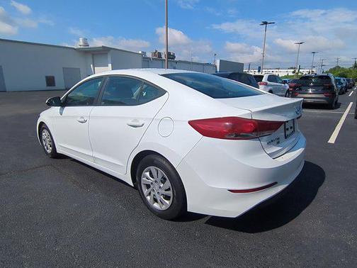 2018 Hyundai ELANTRA SE