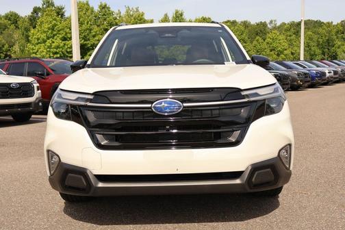 Crystal White Pearl 2025 Subaru Forester Touring