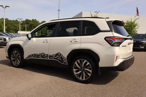 Crystal White Pearl 2025 Subaru Forester Touring