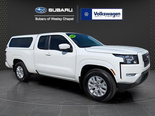 Glacier White 2024 Nissan Frontier SV