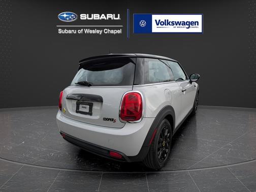 White Silver Metallic 2022 MINI SE Hardtop Cooper