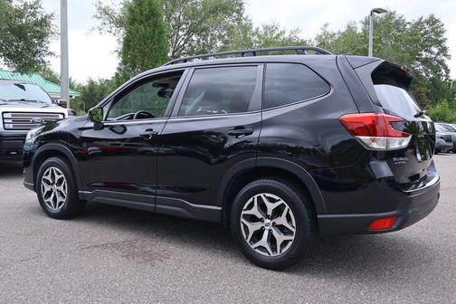 Crystal Black Silica 2023 Subaru Forester Premium