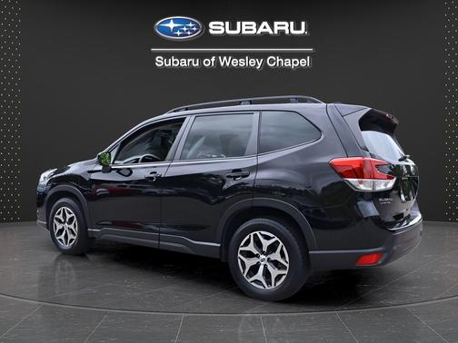 Crystal Black Silica 2023 Subaru Forester Premium