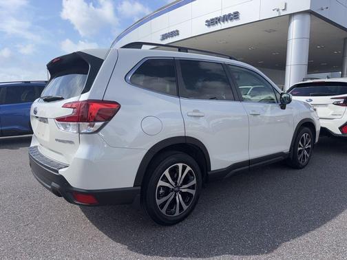 Crystal White Pearl 2021 Subaru Forester Limited