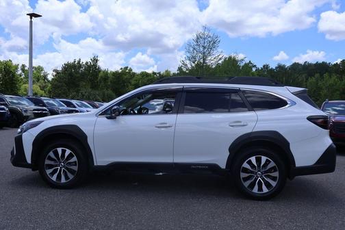 Crystal White Pearl 2023 Subaru Outback Limited