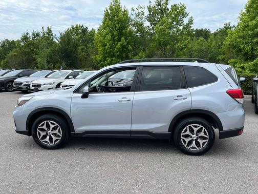 Ice Silver Metallic 2020 Subaru Forester Premium