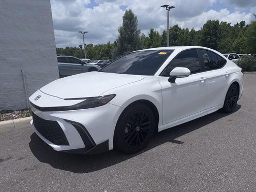 Ice 2025 Toyota Camry SE