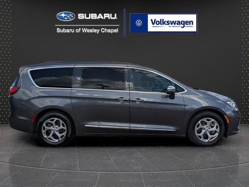 Crystal Metallic 2022 Chrysler Pacifica Limited