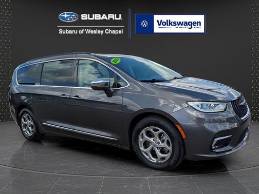 Crystal Metallic 2022 Chrysler Pacifica Limited