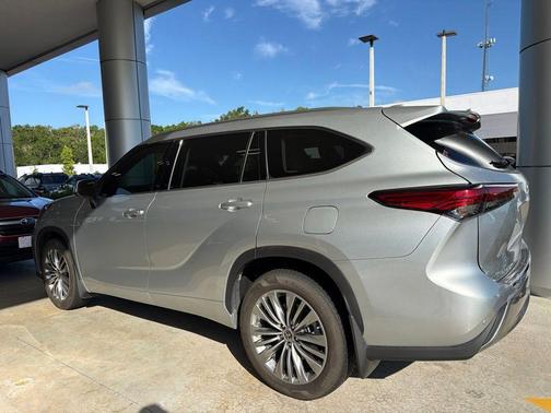Celestial Silver Metallic 2021 Toyota Highlander Platinum