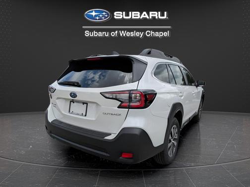 Crystal White Pearl 2025 Subaru Outback Premium