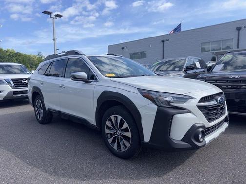 Crystal White Pearl 2023 Subaru Outback Touring
