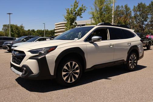 Crystal White Pearl 2023 Subaru Outback Touring