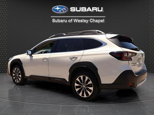 Crystal White Pearl 2023 Subaru Outback Touring