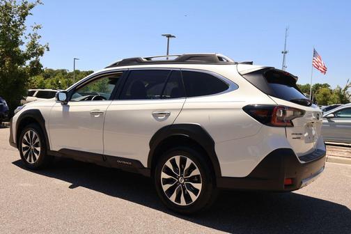 Crystal White Pearl 2023 Subaru Outback Touring