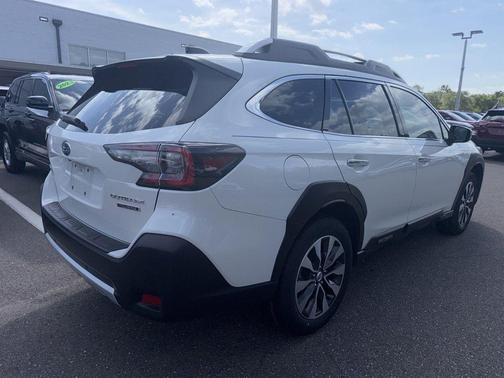 Crystal White Pearl 2023 Subaru Outback Touring