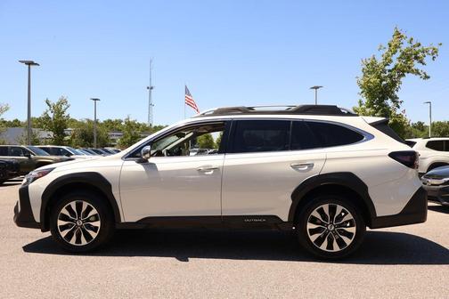 Crystal White Pearl 2023 Subaru Outback Touring