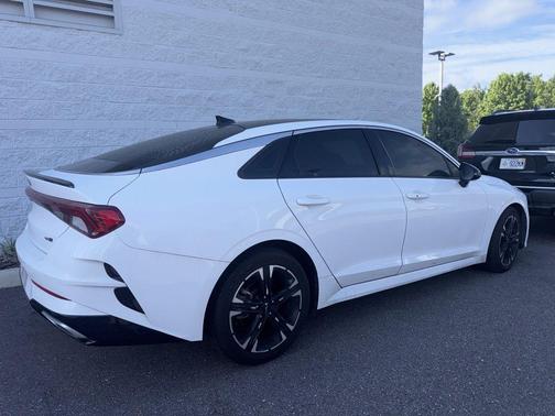 White Pearl 2022 Kia K5 GT-Line
