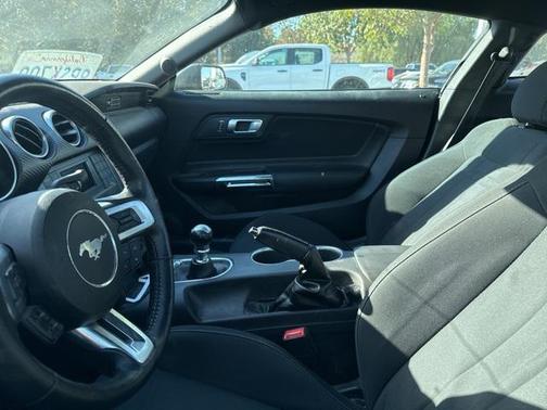 2020 Ford Mustang EcoBoost