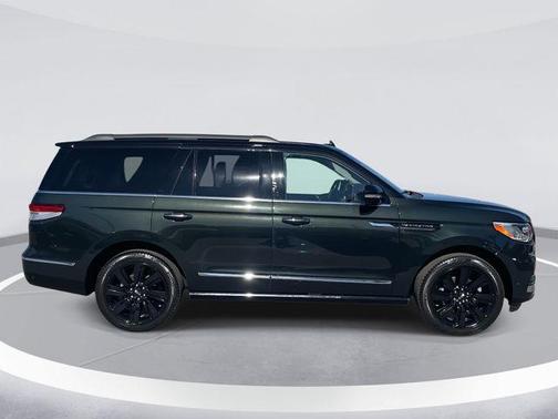 2022 Lincoln Navigator Black Label
