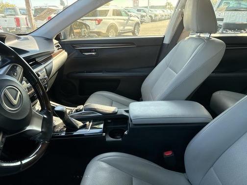 2016 Lexus ES 300h Base