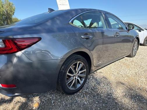 2016 Lexus ES 300h Base
