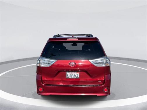 2019 Toyota Sienna SE