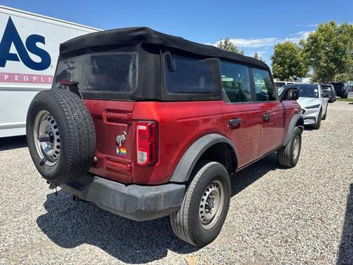 Hot Pepper Red Metallic Tinted Clearcoat 2023 Ford Bronco Base