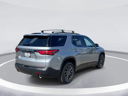 Sterling Gray Metallic 2023 Chevrolet Traverse RS