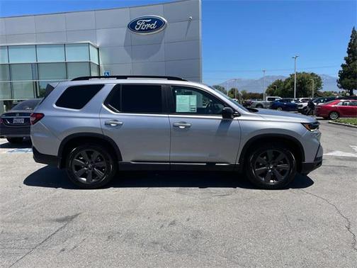 2023 Honda Pilot 2WD Sport