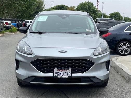 Iconic Silver Metallic 2022 Ford Escape SE