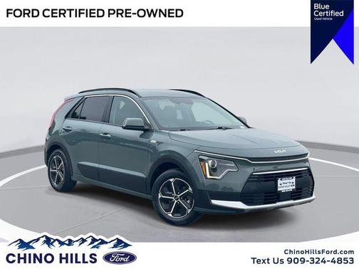 Cityscape Green 2023 Kia Niro EX