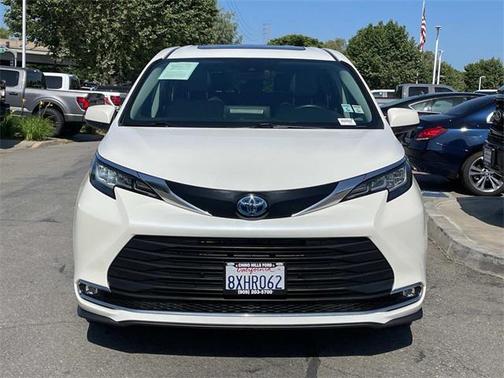 2021 Toyota Sienna XLE 8 Passenger
