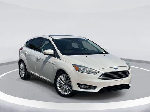 White Platinum Clearcoat Metallic 2017 Ford Focus Titanium