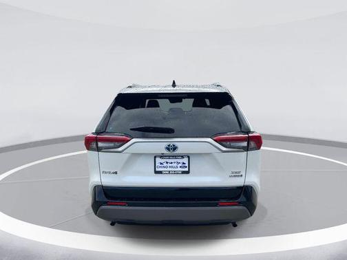 Blizzard Pearl 2019 Toyota RAV4 Hybrid SE